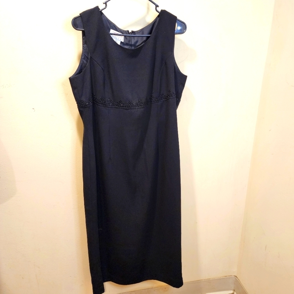 Talbots Elegant Black Sleeveless Formal Dress Size 16P